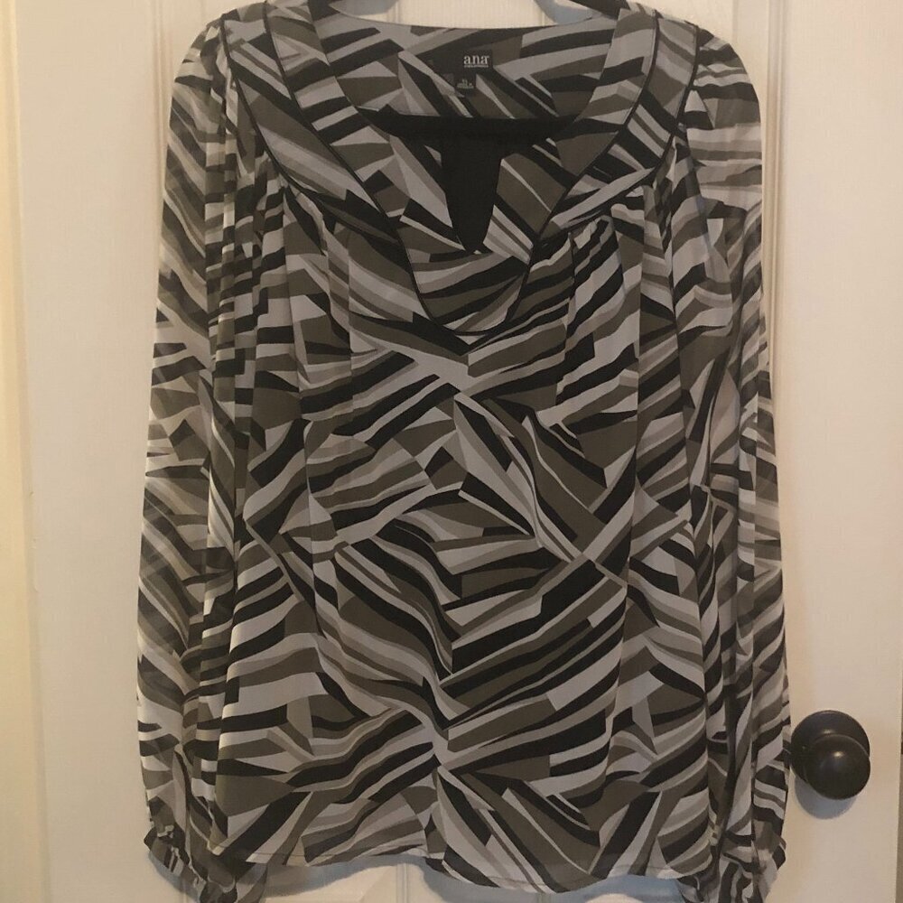 a.n.a XL black, gray, and white long sleeve‎ cinched wrist lined blouse